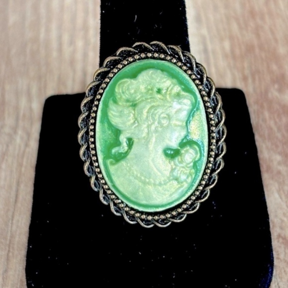 Green Lady Cameo Adjustable Ring, Victorian Style, Costume Jewelry